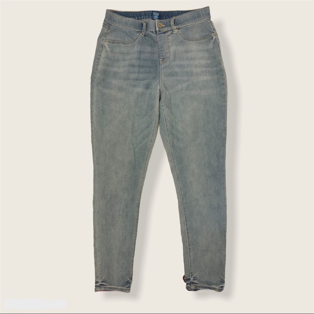 Arizona Light Wash High Rise Pull Up Jegging